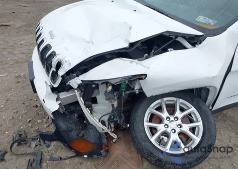 2016 Jeep Cherokee Latitude из США, поврежденный, VIN 1C4PJMCS1GW145779